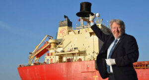 1 / 1 PortsToronto Manager of Harbour Operations Michael Riehl “crowns” Captain Sumit Kumar of the MV Federal Hudson during the Port of Toronto’s 160th annual Beaver Hat Ceremony. (CNW Group/PortsToronto)
