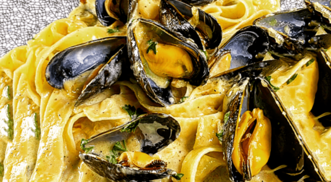 Mussels in a white wine and garlic sauce recipe