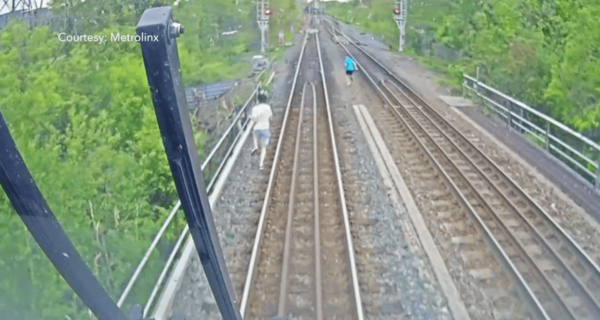 3 kids narrowly miss getting hit by GO train