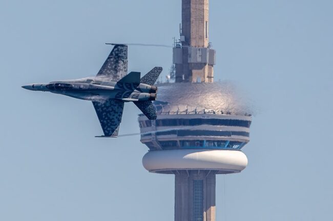 Canadian International Air Show thrills Toronto skies for 76th year