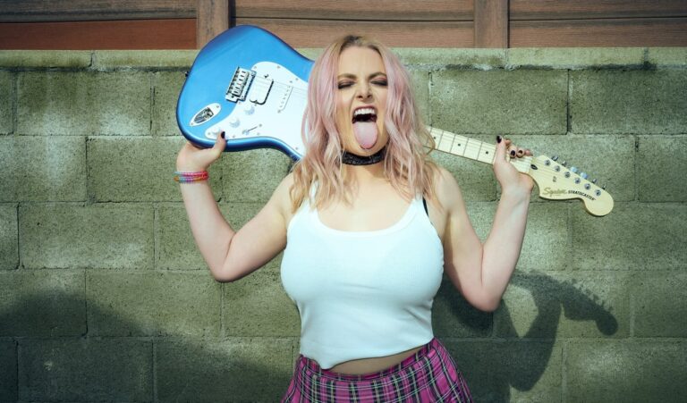 Lauren Ash to release debut album in Spetemeber